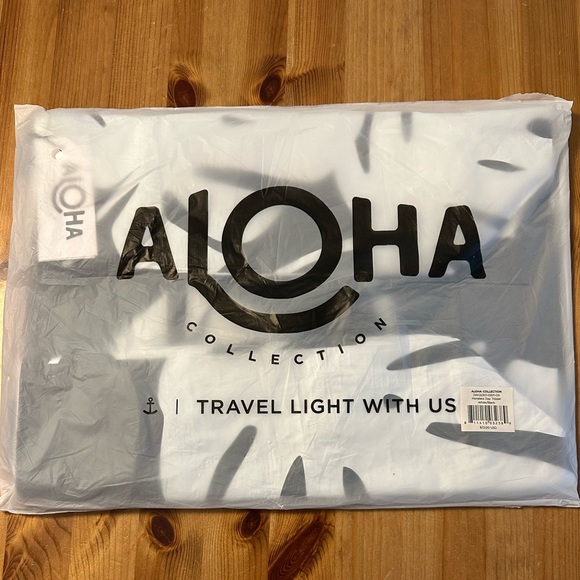 ALOHA Collection Black and White Tote Bag - Picture 4 of 6